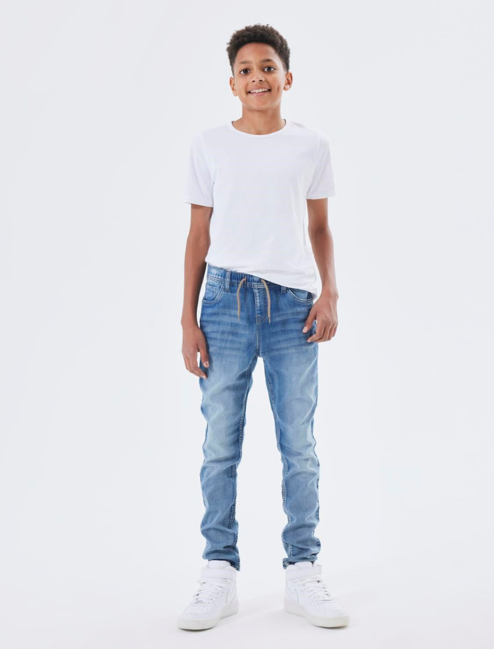 Lässige Jeans aus Sweat-Denim für Jungs von name it - preiswerte und schöne Kindermode in Bielefeld kaufen in der Körnerstrasse
